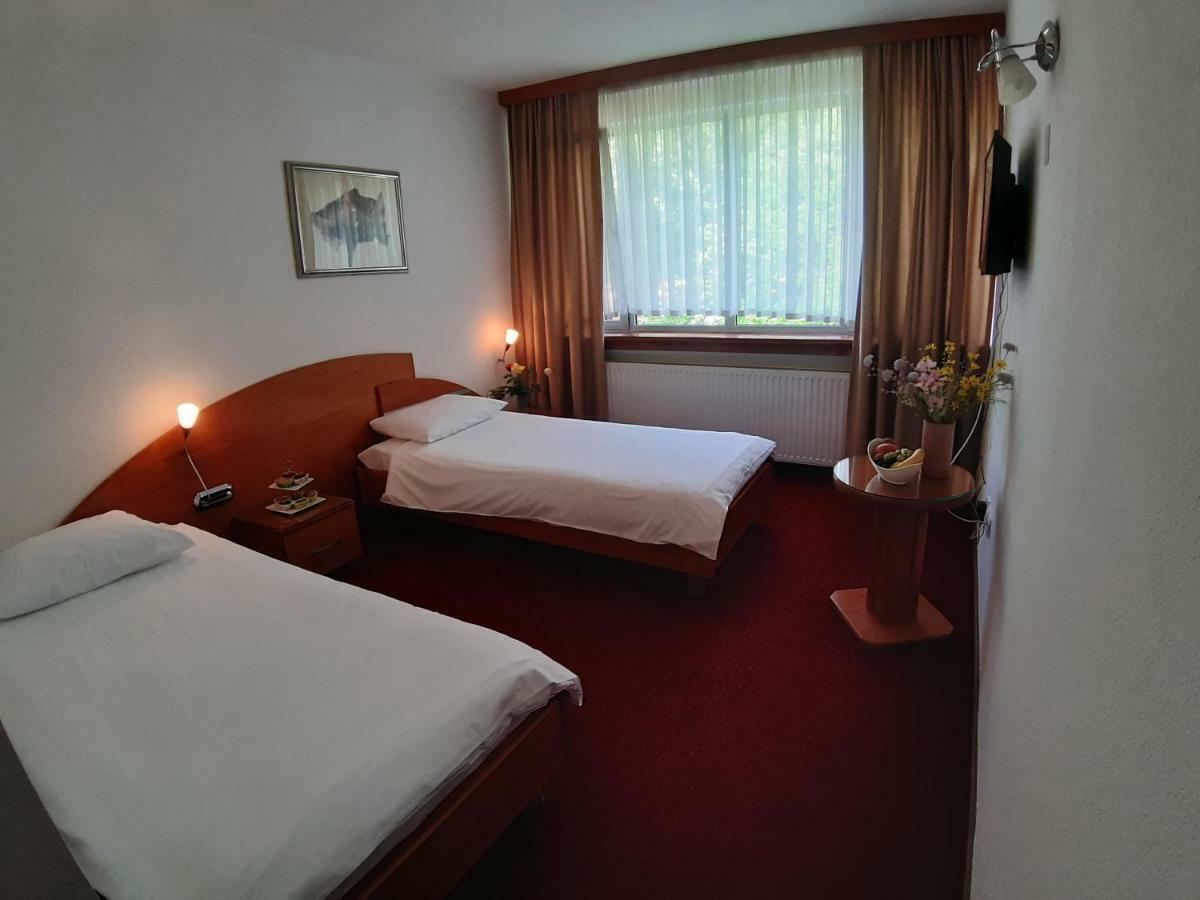 Park Hotel Bihać Zewnętrze zdjęcie